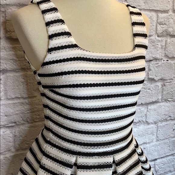 Soprano Summer Time Dress - Picture 9 of 10